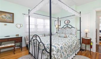55 Hunter Ave, Newport, RI 02840