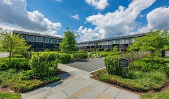 20305 SAVIN HILL Dr, Ashburn, VA 20147