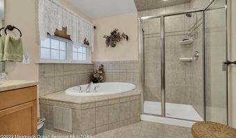 6 Key Largo Ct, Bayville, NJ 08721