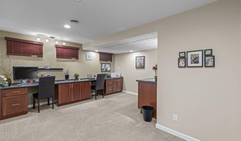647 Waterford Ridge Dr, Ballwin, MO 63021