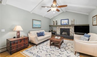68 Daniel Dr, North Kingstown, RI 02852