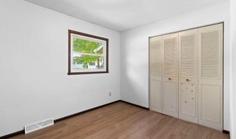 1513 E PLAZA Dr, Appleton, WI 54915