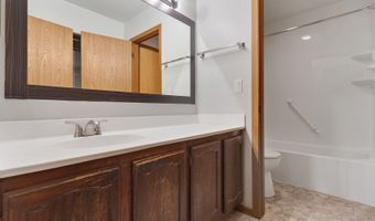 820 Red Coach Ln, Algonquin, IL 60102