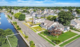 29 North Plz, Amity Harbor, NY 11701
