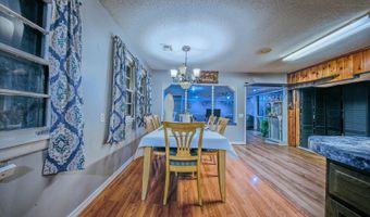 113 S Country Club Rd, Arkansas City, KS 67005