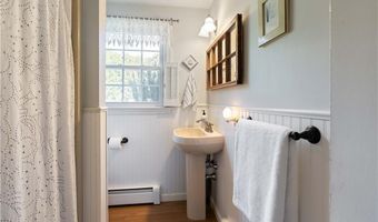 43 Academy Ave, Bristol, RI 02809