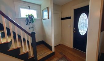 84 14th St, Bangor, ME 04401