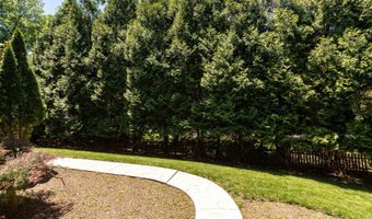 7009 PERSIMMON TREE Rd, Bethesda, MD 20817