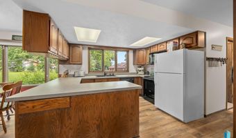 2908 N Oak Rd, Brandon, SD 57005