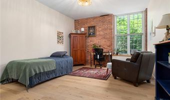 2 School St 108, Lincoln, RI 02802