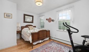 34 Finch Ln, North Kingstown, RI 02874