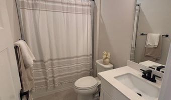 1 Halifax Rd, Bayville, NJ 08721