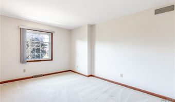 121 Summershade Ct, Amherst, NY 14051