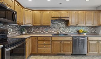 15 Shaker Heights Ln, Chester, NH 03036
