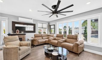 318 Farmington Ave, Cranston, RI 02920