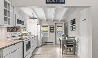 51 Osceola Ave, Narragansett, RI 02882