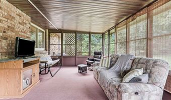 2151 332nd Ave, Dyersville, IA 52040