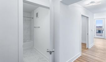 701 N HENRY St 204, Alexandria, VA 22314