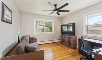 10 Philips Ave, Middletown, RI 02842