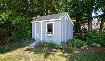 71 Primrose Hill Rd, Barrington, RI 02806