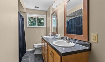 2570 PALISADES Ln, Appleton, WI 54915