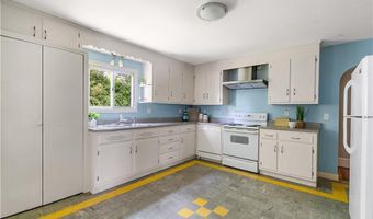 6 Ansonia Ave, Bristol, RI 02809