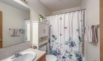 1201 Forrest Glenn Dr, Arkansas City, KS 67005