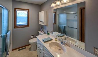 1918 Bayview Dr, Albert Lea, MN 56007