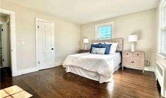 426 Metacom Ave 1, Bristol, RI 02809