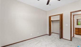 701 S 3rd St, Beresford, SD 57004