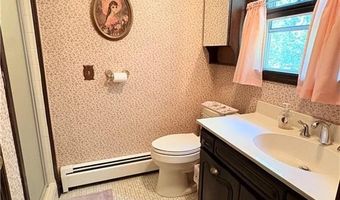 33 MaryAnn Dr, Exeter, RI 02822