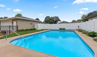 1718 SCHAEFER Cir, Appleton, WI 54915