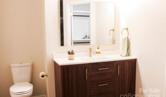 3813 Brookchase Ln, Charlotte, NC 28205