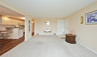 32 Georgian Ln A, Amherst, NY 14221