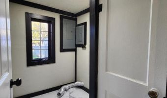 23 W Anderson St, Aurora, MO 65605