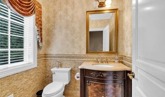 41 Marlpit Pl, Middletown, NJ 07748