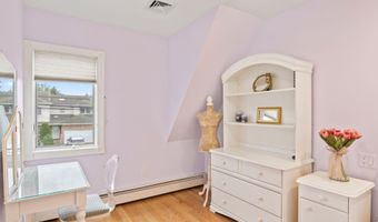 13 Evans Ave, Albertson, NY 11507