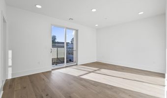 525 AVENUE E 2, Bayonne, NJ 07002