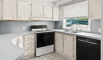 513 Pauline Dr, Bonneau, SC 29431