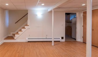 91 Inez St, Narragansett, RI 02882