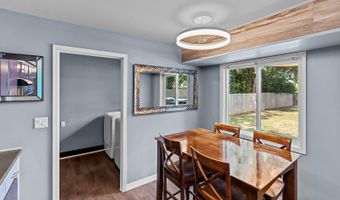 1304 S Adams Ave, Aurora, MO 65605