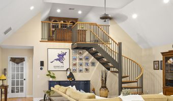 10 Barrington Dr, Bedford, NH 03110