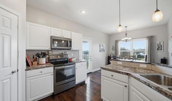 907 S 25th St, Beatrice, NE 68310