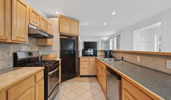 38 Mary Carroll St, Auburn, ME 04210