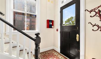 3 Memorial Blvd, Newport, RI 02840