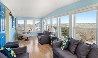 6 Macalder St, Narragansett, RI 02882