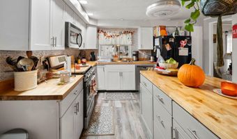 8 Mary Ct, Barnegat, NJ 08005