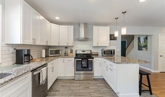 10 Philips Ave, Middletown, RI 02842