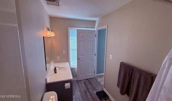 6 Spring St, Beachwood, NJ 08722