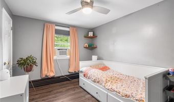 62 Pembroke Ln, Coventry, RI 02816